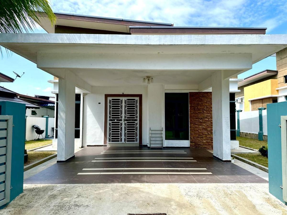 Bandar Melaka Family Bungalow Private Pool Bbq Wifi Netflix Bagian luar foto